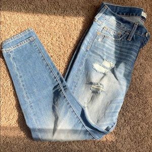 Lightly Distressed Regular/Skinny Jeans